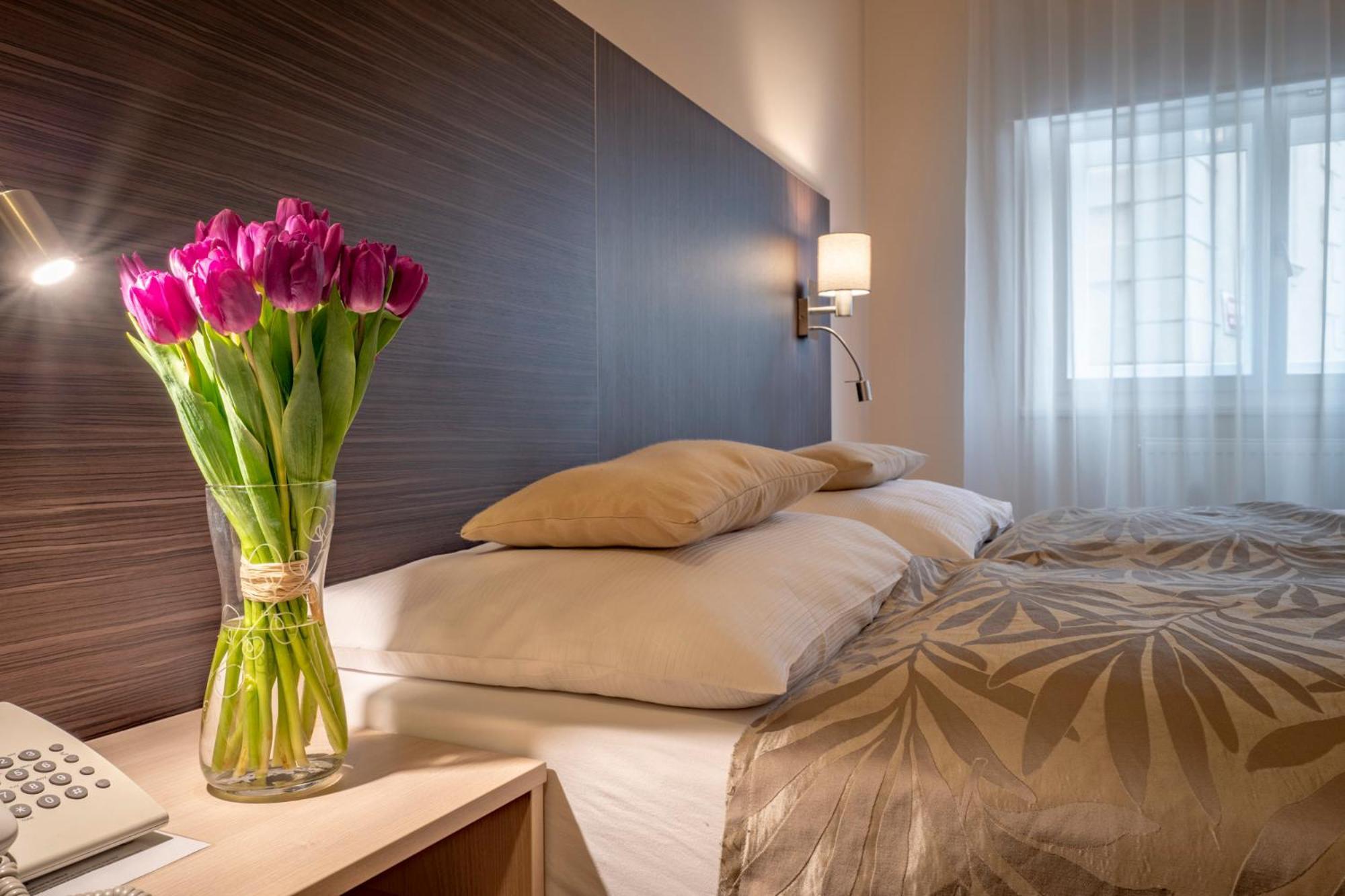 Deluxe Double or Twin Room,1274902105:JPEG